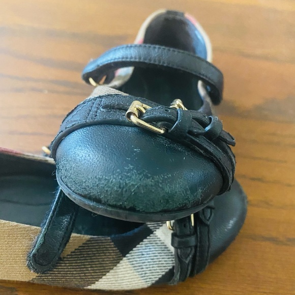 Authentic Burberry Kids shoe - Picture 4 of 8